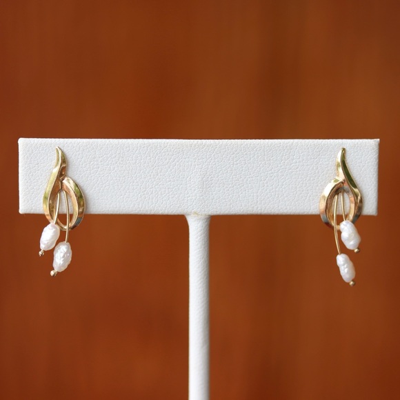 14k Solid Gold Post Earrings w/ Freshwater Pearl Curved Design
